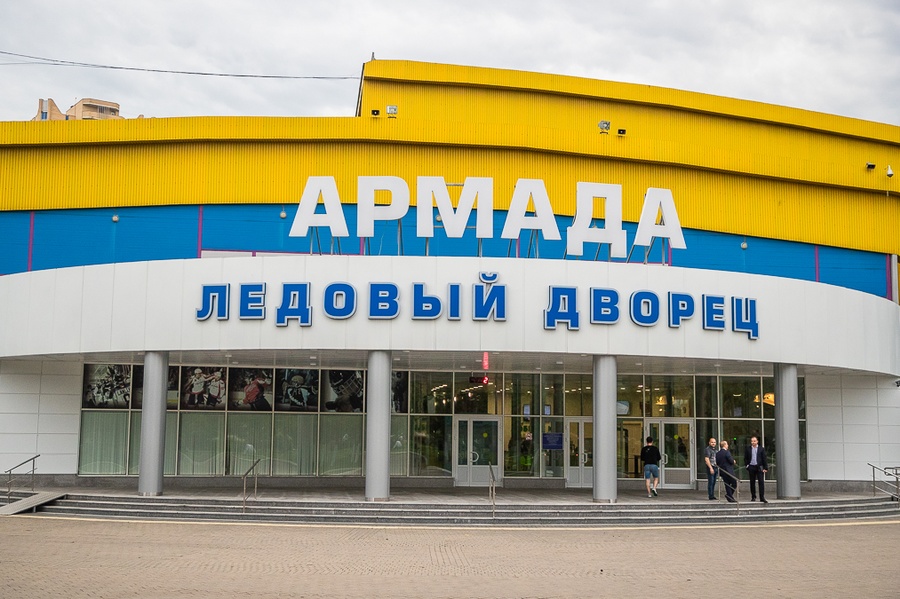 Ледовый текст 1, Глава Одинцовского округа проверил качество ремонта главной ледовой арены муниципалитета