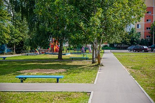Глава Одинцовского городского округа посетил в рамках выездной инспекции поселок Путевой машинной станции — 4. В 2021 году в населенном пункте прошел комплексный ремонт дворовой территории