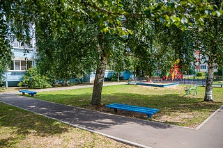 Глава Одинцовского городского округа посетил в рамках выездной инспекции поселок Путевой машинной станции — 4. В 2021 году в населенном пункте прошел комплексный ремонт дворовой территории
