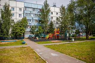 Глава Одинцовского городского округа посетил в рамках выездной инспекции поселок Путевой машинной станции — 4. В 2021 году в населенном пункте прошел комплексный ремонт дворовой территории