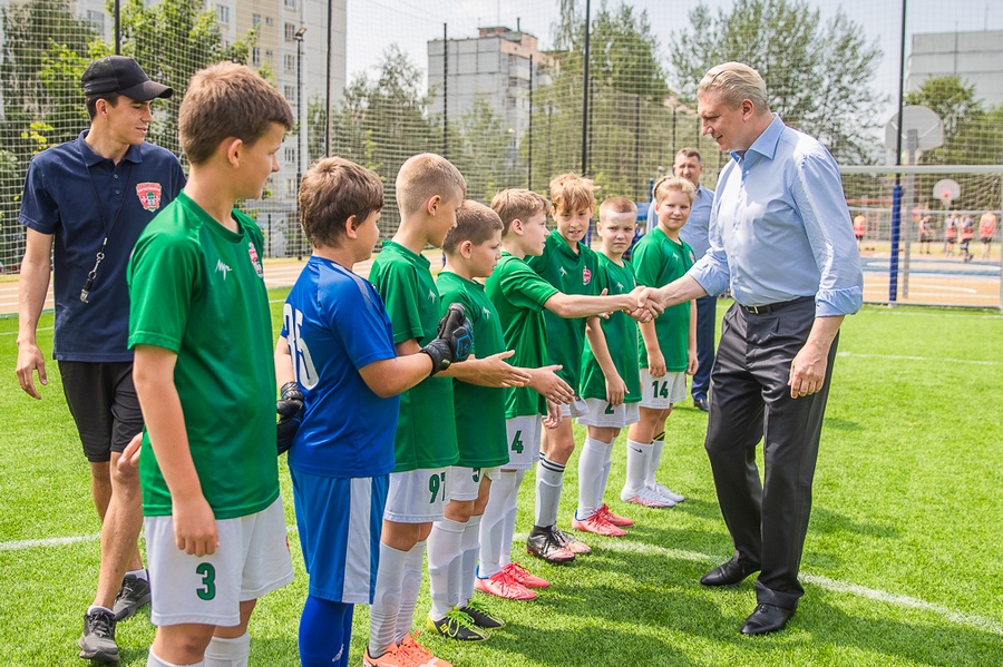 VLR s, Андрей Иванов вместе с жителями открыл новый стадион Одинцовской гимназии № 14