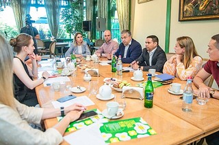 В Одинцово состоялся бизнес-завтрак с рестораторами городского округа. В рамках встречи участники обсудили прогнозы, первые результаты и перспективы работы новых цифровых услуг и гастрономического проекта «Завтрак в Подмосковье»