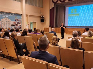 Лариса Лазутина проверила готовность Зареченской школы к 1 сентября
