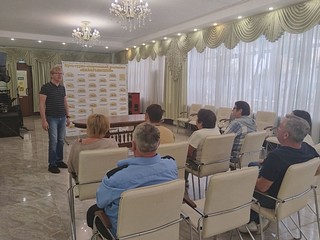 Андрей Степченков провел встречу с коллективом КСК «Назарьевский»
