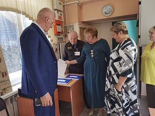 Депутаты Совета депутатов Одинцовского городского округа Татьяна Одинцова, Оксана Романовская и Олег Цуцков посетили начальную школу Одинцовской СОШ № 1