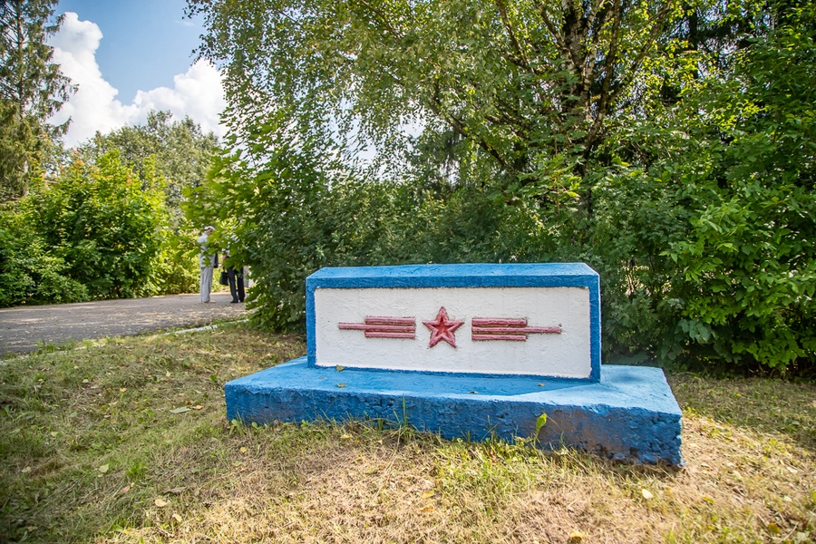 s, Андрей Иванов проверил выполнение работ по благоустройству памятного знака в деревне Акулово