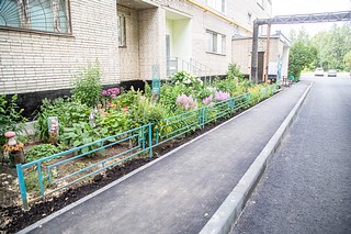 Дорожные работы возле домов №№ 21, 23, 25 выполнены на 100% — на объекте обновили 6950 квадратных метров покрытия