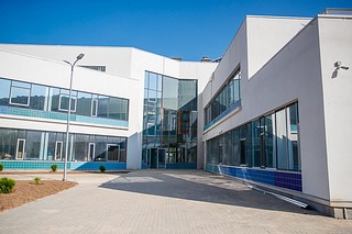 Глава Одинцовского округа Андрей Иванов вместе с жителями рабочего поселка Новоивановское осмотрел новый детский на 300 воспитанников на улице Агрохимиков