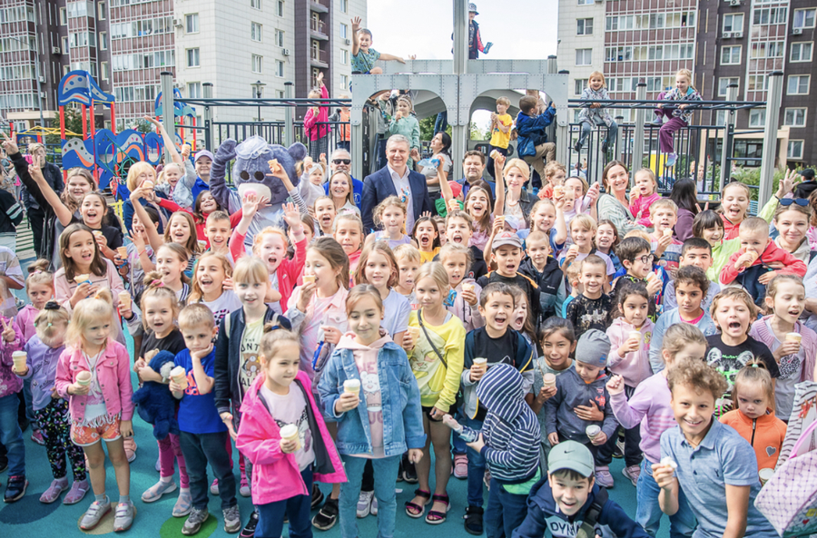 Глава Одинцовского округа открыл детскую площадку в 9-м микрорайоне города Одинцово