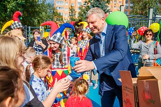 Глава Одинцовского городского округа Андрей Иванов торжественно открыл детскую игровую площадку на ул. Говорова д. 32