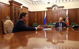 Президент России Владимир Путин провел рабочую встречу с губернатором Московской области Андреем Воробьевым