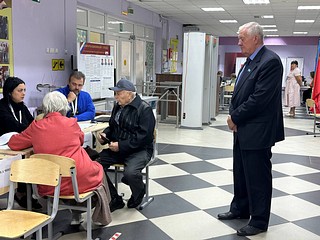 Ветеран космодрома Байконур Юрий Крекотин проголосовал на выборах губернатора Московской области