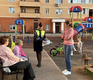 Сотрудники Одинцовской Госавтоинспекции провели акцию «Безопасный двор»