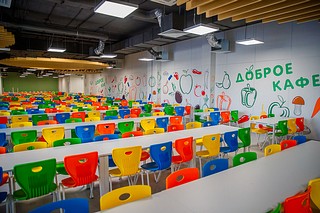 Глава Одинцовского округа Андрей Иванов открыл самую большую школу в Подмосковье. Образовательное учреждение, рассчитанное на 2200 учеников, располагается в микрорайоне «Гусарская Баллада»
