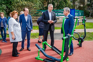 Новый воркаут и футбольное поле осмотрел Андрей Иванов в поселке Летний отдых
