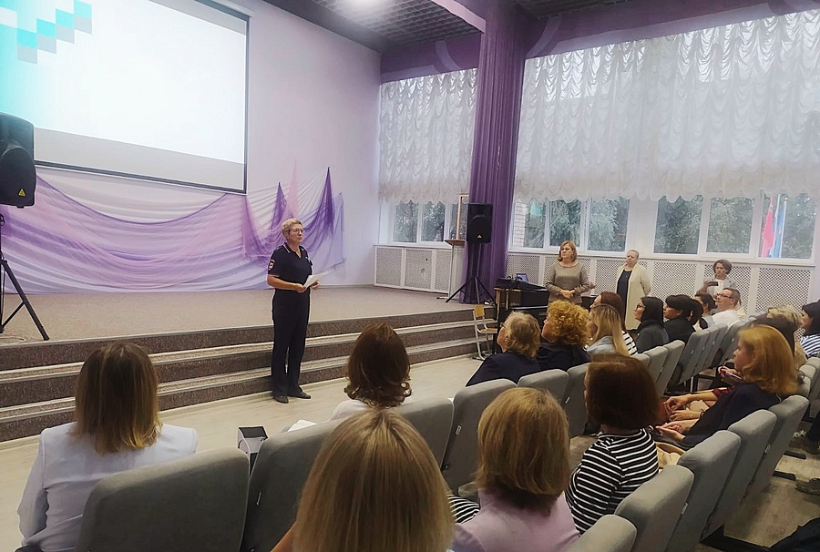 В школах Одинцовского округа полицейские провели информационную акцию «Служу в полиции — служу закону!», Сентябрь