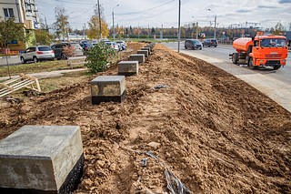 Глава Одинцовского городского округа Андрей Иванов обсудил на встрече с жителями организацию пешеходных маршрутов и финальное благоустройство прилегающей территории