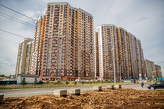 Глава Одинцовского городского округа Андрей Иванов обсудил на встрече с жителями организацию пешеходных маршрутов и финальное благоустройство прилегающей территории