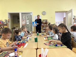 Сотрудники Одинцовской Госавтоинспекции провели для воспитанников мастер-класс, приуроченный ко Дню отца