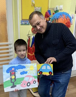 Сотрудники Одинцовской Госавтоинспекции провели для воспитанников мастер-класс, приуроченный ко Дню отца