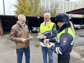 В Одинцовском округе сотрудники Госавтоинспекции провели на автостоянках акцию «Засветись»