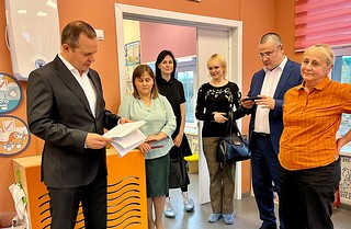 Заместитель главы администрации Одинцовского округа Олег Дмитриев провел встречу с мамами воспитанников детского сада № 67 в микрорайоне «Гусарская баллада»