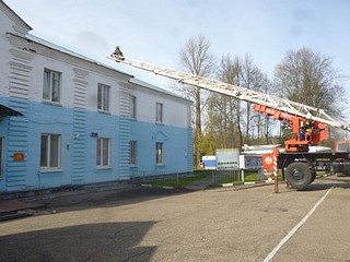 В среду, 11 октября, работники 244-й пожарно-спасательной части ГКУ МО «Мособлпожспас» провели пожарно-тактическое занятие по тушению условного пожара в административном здании воинской части, расположенной в Одинцовском городском округе