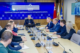На совещании был рассмотрен вопрос модернизации существующих мест складирования снега и возможность выделения места для новой снегобазы. Также участники обсудили оптимизацию маршрутов вывоза снега после уборки, обеспеченность ремонтных баз запасными частями к импортной технике, наличие противогололёдных материалов