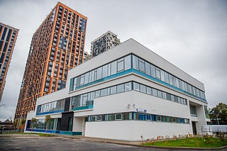 Глава Одинцовского округа Андрей Иванов вместе с юными жителями рабочего поселка Новоивановское и их родителями открыл новый садик № 69 на 300 воспитанников на улице Агрохимиков