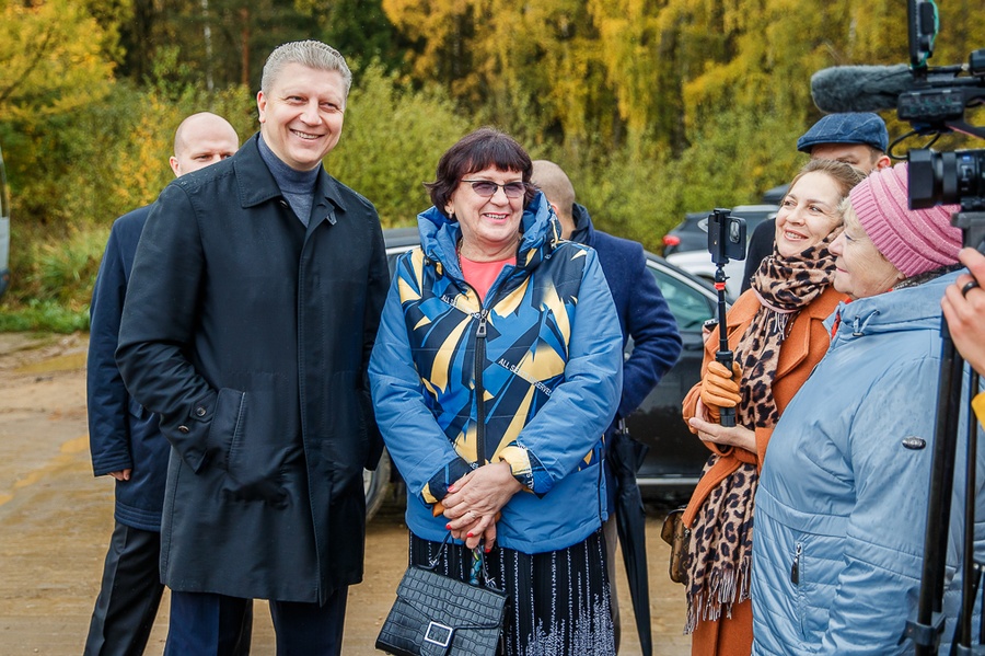 Андрей Иванов вместе с жителями Звенигорода проверил ход благоустройства парка в микрорайоне Супонево, Октябрь