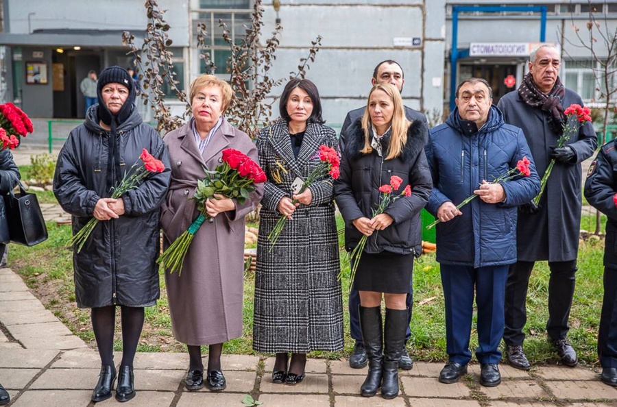 Глава Одинцовского округа принял участие в открытии мемориальной доски сотруднику полиции