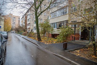 Глава Одинцовского округа вместе с жителями проконтролировал комплексное благоустройство дворовой территории домов №№ 31, 33 и 35 в квартале Маяковского в Звенигороде