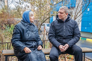 Глава Одинцовского округа вместе с жителями проконтролировал комплексное благоустройство дворовой территории домов №№ 31, 33 и 35 в квартале Маяковского в Звенигороде