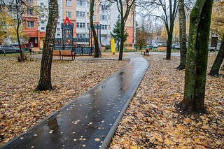 Глава Одинцовского округа вместе с жителями проконтролировал комплексное благоустройство дворовой территории домов №№ 31, 33 и 35 в квартале Маяковского в Звенигороде