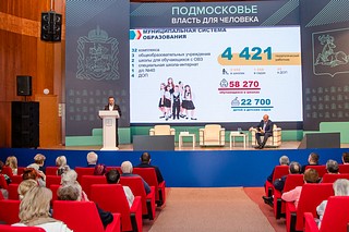 15 ноября, с отчетом по образованию, социальной сфере и здравоохранению перед жителями выступил заместитель главы округа Олег Дмитриев