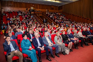 15 ноября, с отчетом по образованию, социальной сфере и здравоохранению перед жителями выступил заместитель главы округа Олег Дмитриев