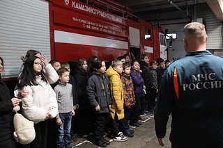 Ученики Одинцовской гимназии № 13 побывали с экскурсией в гостях у пожарных