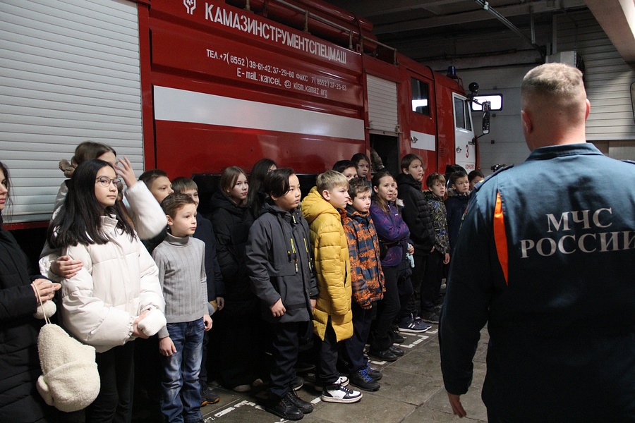 Пожарные текст 2, Ученики Одинцовской гимназии № 13 побывали с экскурсией в гостях у пожарных