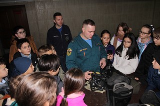 Ученики Одинцовской гимназии № 13 побывали с экскурсией в гостях у пожарных