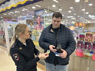 Одинцовские Госавтоинспекторы провели тренинг «АвтоТрезвость» с посетителями торгового центра