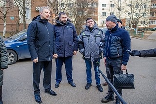 Андрей Иванов проверил ход капремонта многоквартирных домов на улице Фасадная в Лесном городке