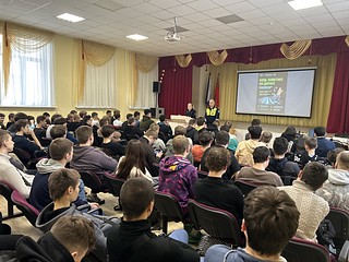 В рамках социального раунда «Засветись» сотрудники Госавтоинспекции провели беседу с одинцовскими студентами