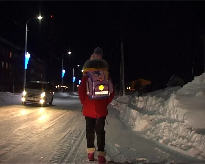 Операторы Системы-112 Одинцовского городского округа обращают внимание жителей муниципалитета на то, что в зимнее время года темнеет рано, погода портится и, как следствие, внимание водителей рассеивается, а пешеходы зачастую теряют бдительность, Декабрь