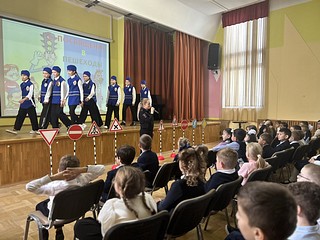 Сотрудники Одинцовской Госавтоинспекции провели с детьми мероприятие «Правила дорожные — знать каждому положено!»