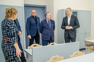 Глава Одинцовского округа Андрей Иванов осмотрел пристройку на 500 мест к одинцовской гимназии № 14
