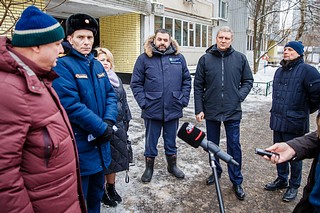 Андрей Иванов проверил качество уборки снега во дворах на бульваре Маршала Крылова
