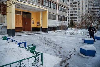 Андрей Иванов проверил качество уборки снега во дворах на бульваре Маршала Крылова