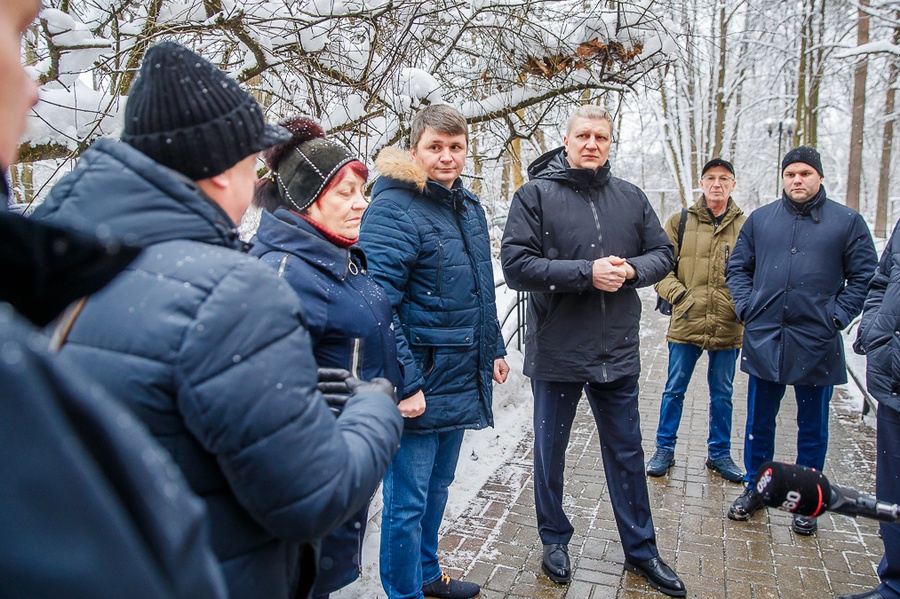VLR s, Ход капитального ремонта кровель жилых домов в поселке Барвиха проверил Андрей Иванов