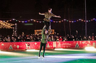 На катке в одинцовском Парке Малевича прошло ледовое гала-шоу чемпиона Европы и Мира в танцах на льду, заслуженного мастера спорта России Ильи Авербуха — «Чемпионы»