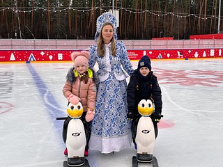В рамках ежегодной Всероссийской акции «Полицейский Дед Мороз» сотрудники полиции совместно с представителями Общественного совета УМВД России по Одинцовскому городскому округу поздравили детей с наступающим Новым годом